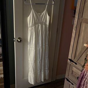 Elegant White Spaghetti-Strap Maxi Dress - Classic Summer Maxi